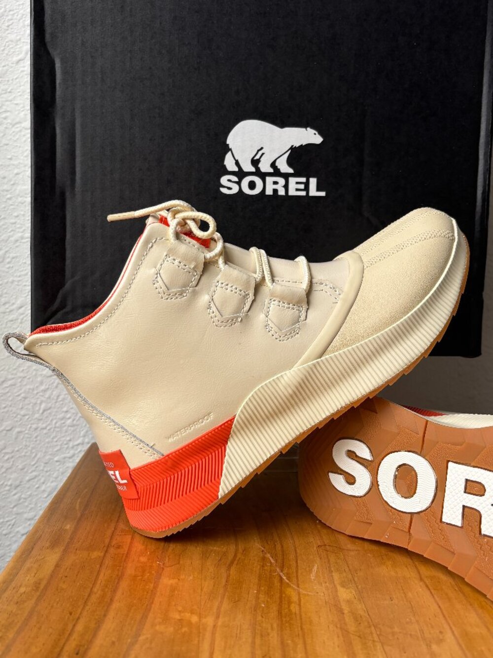 Sorel Out N About III Classic Waterproof Boots Womens 9 Cream Orange NL4431-165